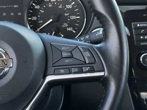 Used 2020 Nissan Rogue SV image 16