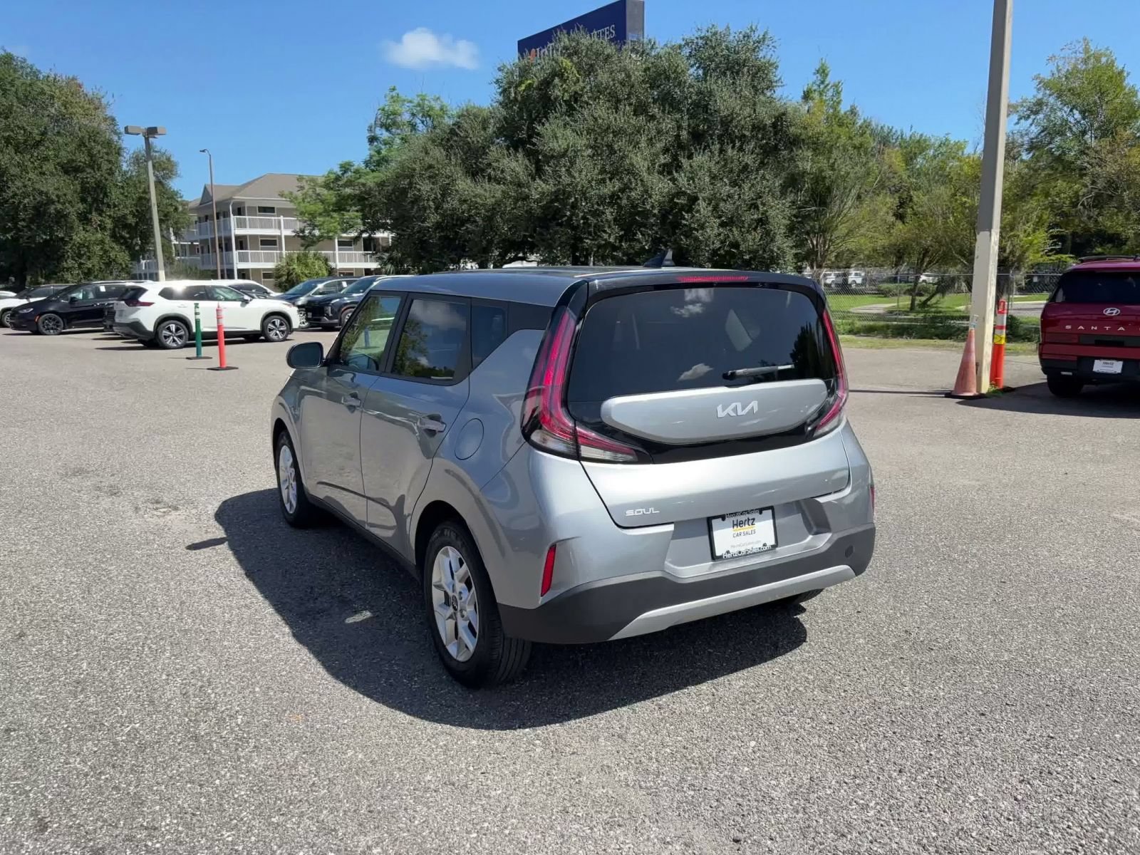 Used 2025 Kia Soul LX w/ LX Technology Package FWD image 9