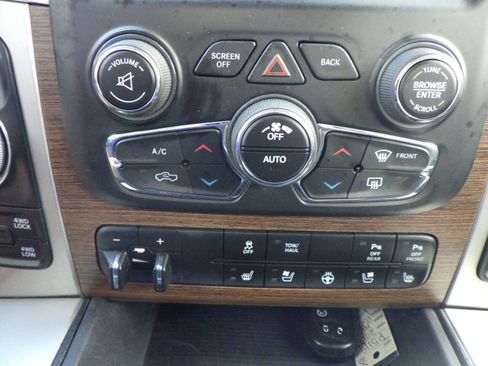 Used 2017 RAM 1500 Laramie w/ Convenience Group AWD/4WD image 24