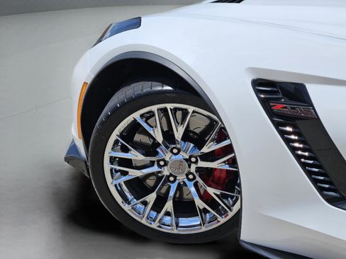 Used 2016 Chevrolet Corvette Z06 w/ 3LZ Preferred Equipment Group RWD image 24