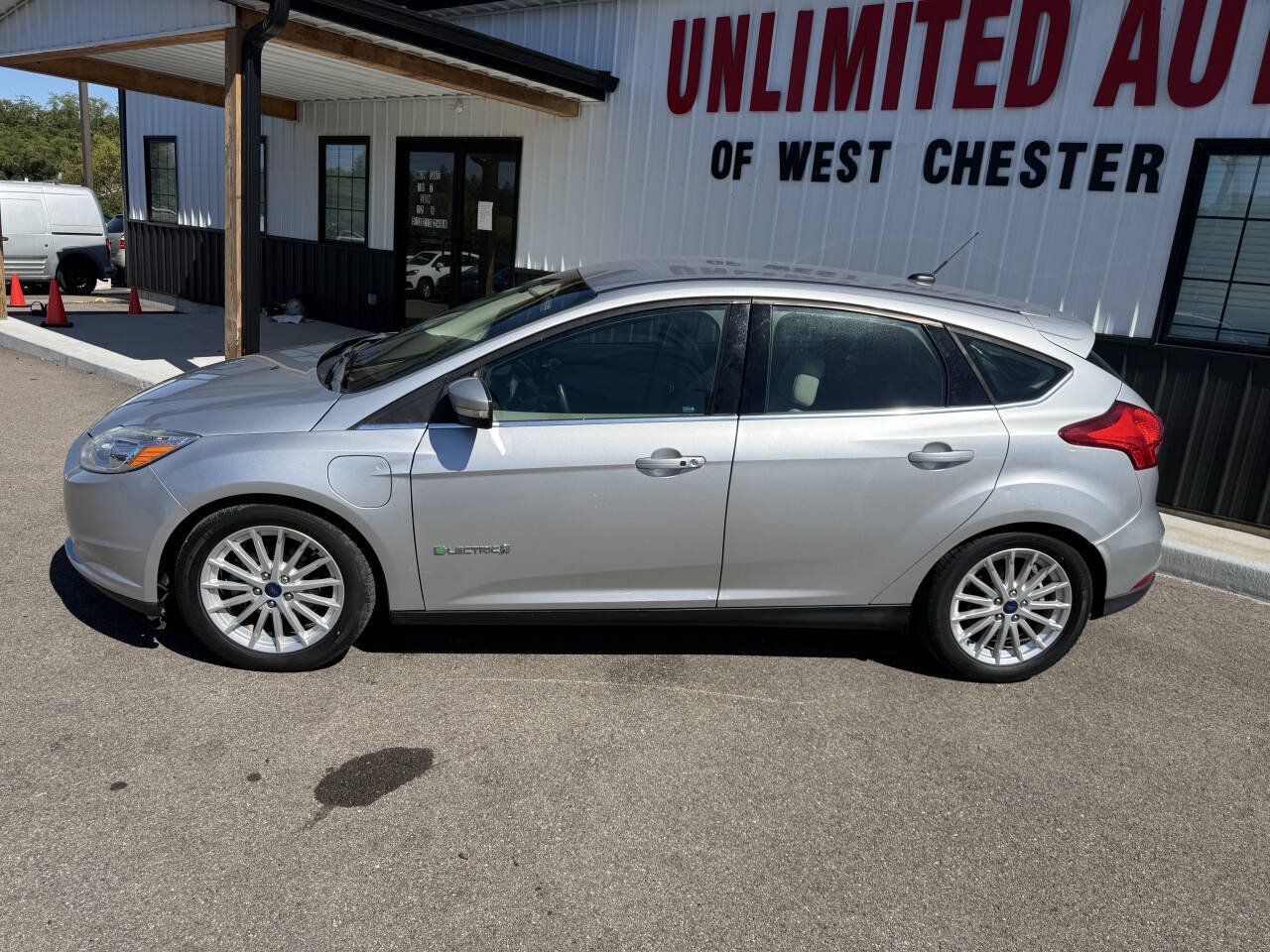 Used 2017 Ford Focus Electric Hatchback FWD image 17