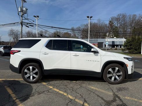 Used 2023 Chevrolet Traverse LT w/ LT Premium Package image 7
