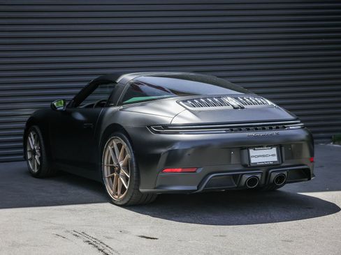Certified 2025 Porsche 911 Targa 4 GTS AWD/4WD image 3