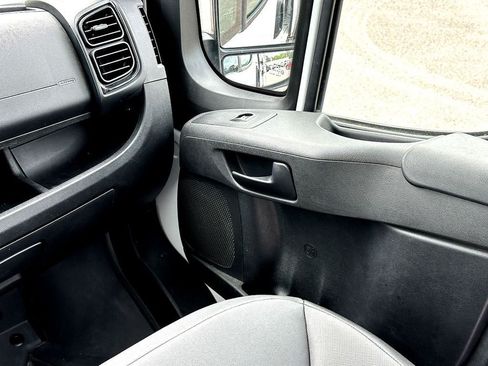 Used 2025 RAM ProMaster 2500 w/ Convenience Group FWD image 11