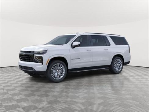 New 2026 Chevrolet Suburban RST image 2