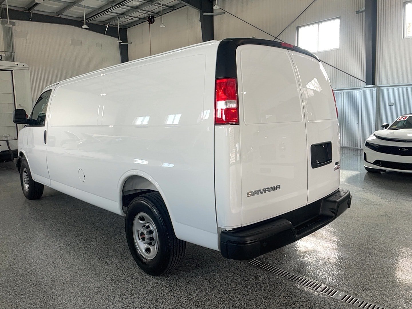 Used 2025 GMC Savana 3500 Extended RWD image 19