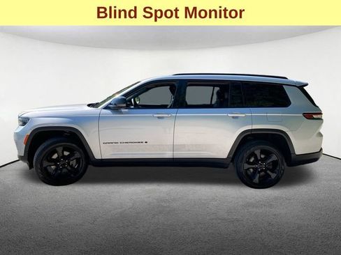 Used 2024 Jeep Grand Cherokee L Limited w/ Black Appearance Package AWD/4WD image 6