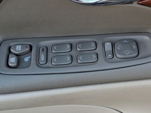 Used 2001 Cadillac De Ville w/ Comfort/Convenience Pkg image 24