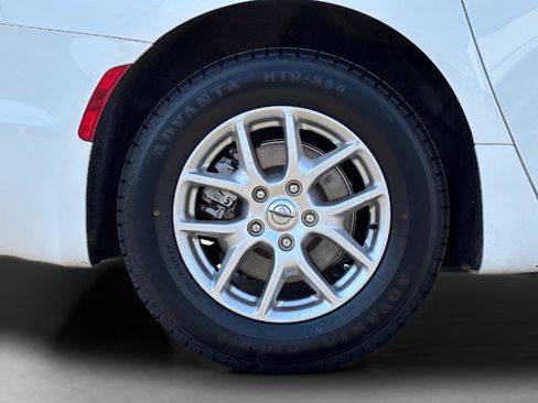 Used 2024 Chrysler Pacifica Touring-L FWD image 11