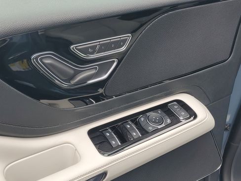 New 2026 Lincoln Aviator Premiere image 9