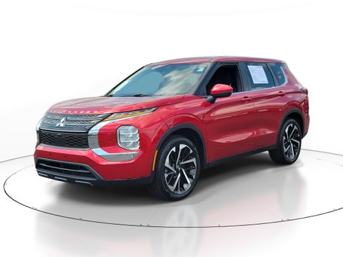 Used 2022 Mitsubishi Outlander ES AWD/4WD image 2