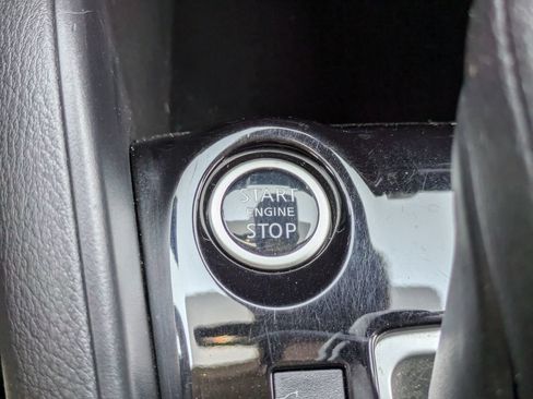 Used 2020 Nissan Versa S FWD image 27