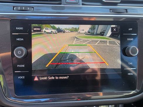 Used 2020 Volkswagen Tiguan SE w/ 3rd Row Seat Package AWD/4WD image 32