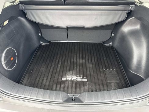Used 2025 Toyota Corolla Cross XLE image 27