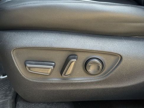Used 2022 Toyota Highlander XLE FWD image 30
