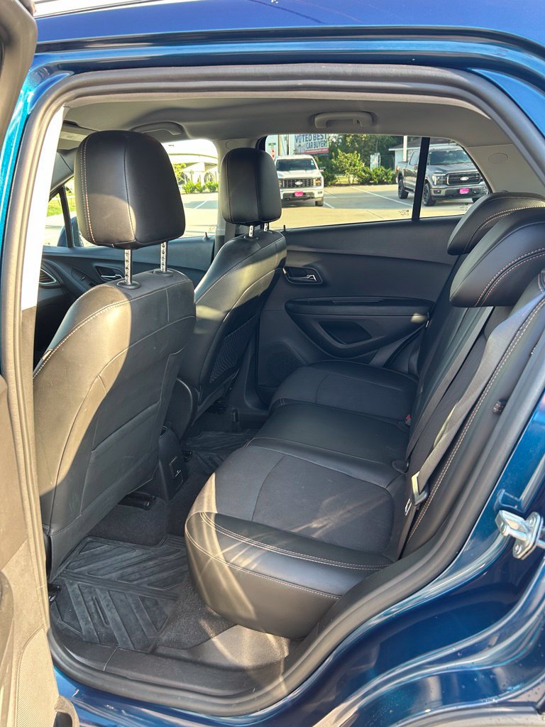 Used 2020 Chevrolet Trax LT w/ LT Convenience Package FWD image 16
