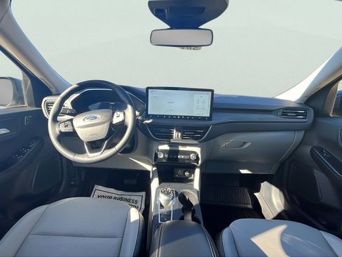 Used 2025 Ford Escape Platinum image 9