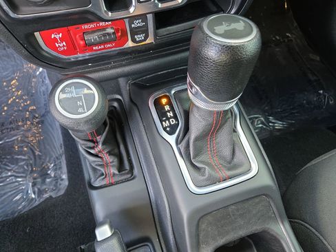 Used 2021 Jeep Wrangler Unlimited Rubicon w/ Cold Weather Group image 28