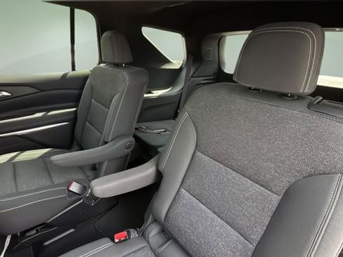 Used 2024 Chevrolet Traverse LT w/ Enhanced Driving Package FWD image 19