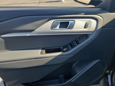 Used 2026 Ford Explorer Active RWD image 11