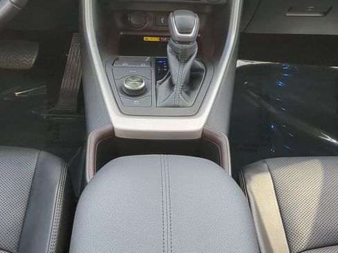 Used 2022 Toyota RAV4 Limited image 19