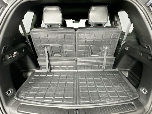 Used 2023 Jeep Grand Cherokee L Laredo image 25