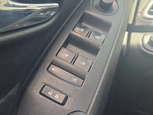 Used 2019 Chevrolet Trax LT FWD image 12