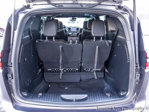 Used 2022 Chrysler Pacifica Limited w/ Uconnect Theater Family Group image 30