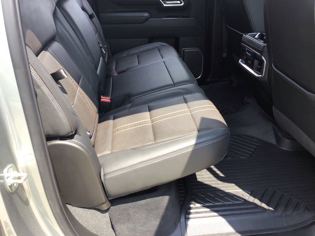 Used 2025 Chevrolet Silverado 2500 High Country w/ Technology Package AWD/4WD image 17