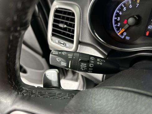 Used 2017 Jeep Grand Cherokee Altitude image 14