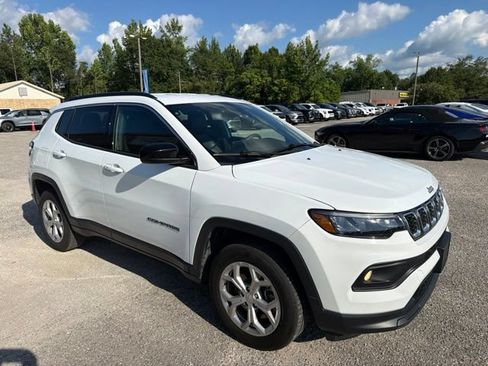 Used 2024 Jeep Compass Latitude AWD/4WD image 7