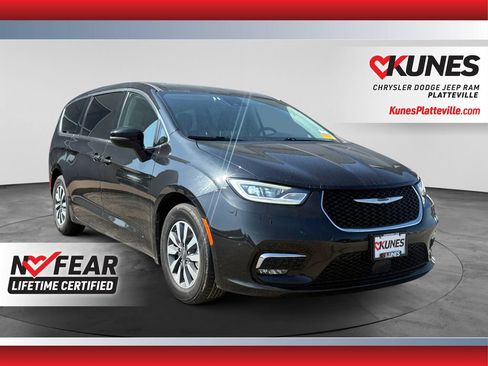Used 2023 Chrysler Pacifica Touring-L FWD image 1
