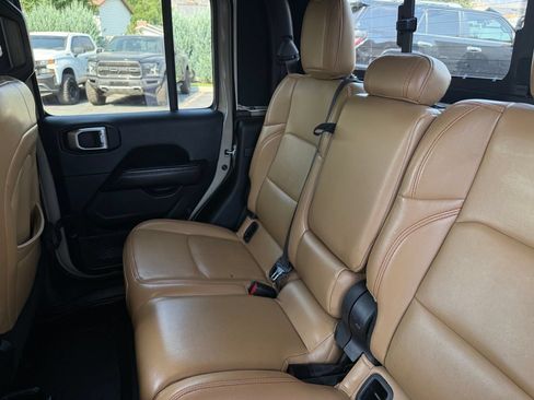 Used 2020 Jeep Gladiator Rubicon AWD/4WD image 36