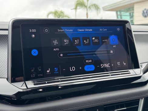 Used 2024 Volkswagen Atlas Peak Edition SE image 27