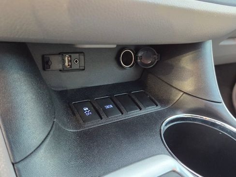 Used 2016 Toyota Highlander LE FWD image 21