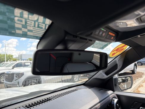 Used 2024 Chevrolet Colorado Z71 w/ Z71 Convenience Package 2 image 27