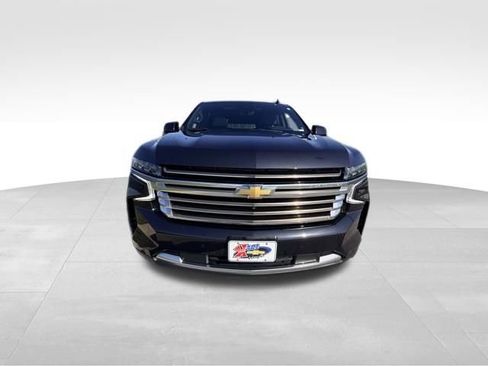 Used 2024 Chevrolet Suburban High Country image 3