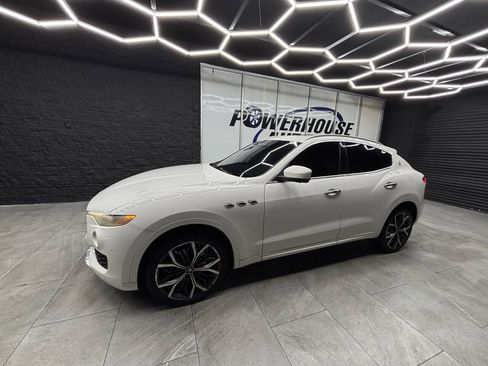 Used 2017 Maserati Levante w/ Luxury Package AWD/4WD image 6