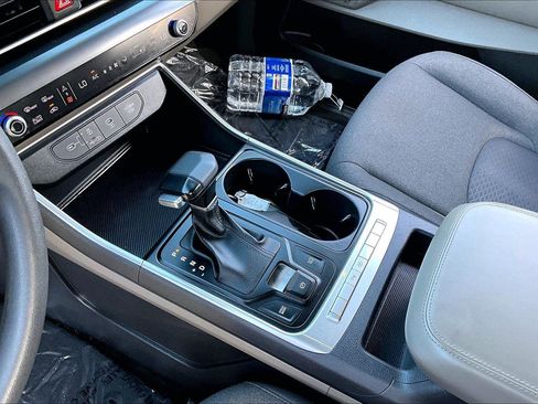 Used 2025 Kia Carnival LX image 13