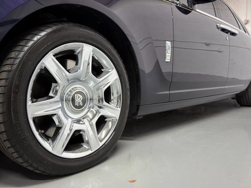Used 2010 Rolls-Royce Ghost RWD image 25