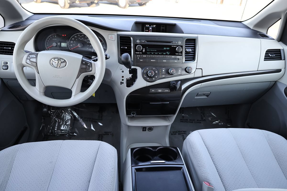Used 2011 Toyota Sienna LE AWD/4WD image 21