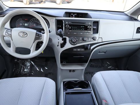 Used 2011 Toyota Sienna LE AWD/4WD image 21