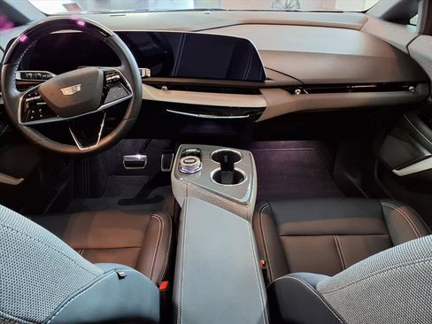 Certified 2025 Cadillac Optiq Luxury 1 image 14