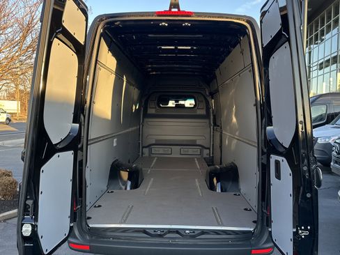 Used 2024 Mercedes-Benz Sprinter 4500 image 7