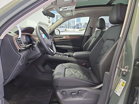 New 2026 Volkswagen Atlas SE FWD image 17