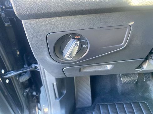 Used 2024 Volkswagen Tiguan SE image 16