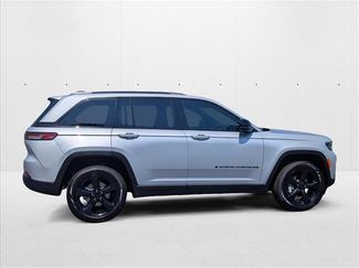 New 2025 Jeep Grand Cherokee Limited w/ Black Appearance Package video 4