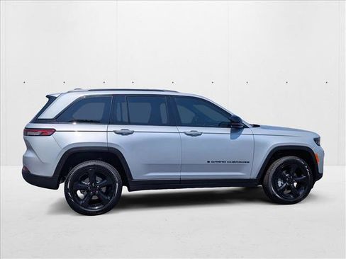 New 2025 Jeep Grand Cherokee Limited w/ Black Appearance Package image 4