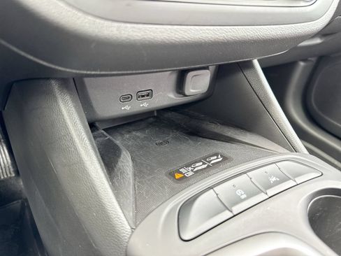 Used 2024 Buick Envista Preferred w/ Convenience I Package FWD image 38
