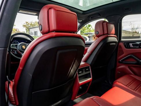 Used 2020 Porsche Cayenne image 44